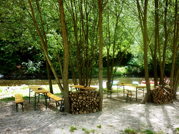 RAFT AND BOAT RENTAL VLTAVA - CK ČESKÝ KRUMLOV - VLTAVA RAFTING RAFT AND BOAT RENTAL VLTAVA - CK ČESKÝ KRUMLOV - VLTAVA RAFTING