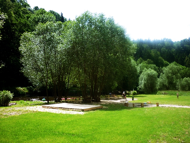 RAFT AND BOAT RENTAL VLTAVA - CK ČESKÝ KRUMLOV - VLTAVA RAFTING RAFT AND BOAT RENTAL VLTAVA - CK ČESKÝ KRUMLOV - VLTAVA RAFTING